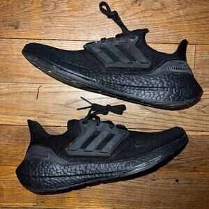 Adidas UltraBoost 22 Triple Black Women Size 9.5/Men 8.5 run.train.marathon.YZY